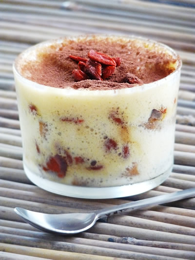 Tiramisu with tofu and berries Goji fragrant orange blossom