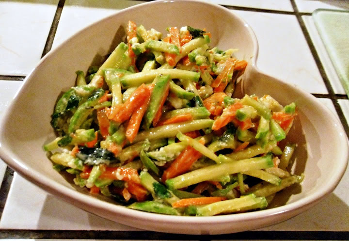 Zucchini salad with goat cheese