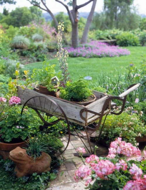 24 cool vintage flower pots in the garden