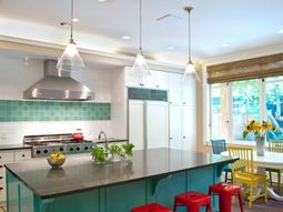 15-color interior design in red, white and blue. It starts!