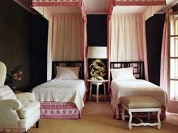 23 stylish and extravagant idea for a canopy bed in the bedroom