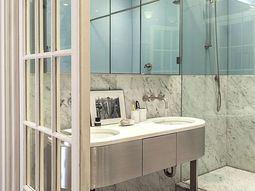 A few tips for the bathroom accessories and bathroom design, which enlarge the space