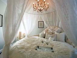 A round bed in the bedroom – Pro and Conrta