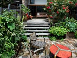 An eclectic house in Sydney shows colorful and playful interior