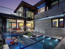 Beach residence in California offers relaxing atmosphere and attractive open spaces