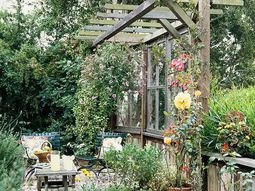Clever Landscaping – stylish transition from the front to the back yard
