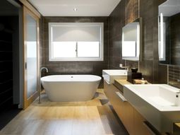 Combination of floor tiles and hardwood flooring – seamless transition between rooms