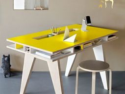 Computer tables, creating a creative working atmosphere