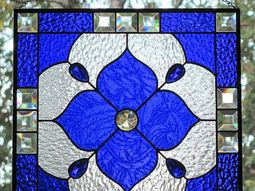 Designer items in cobalt blue – a popular accent in the interior