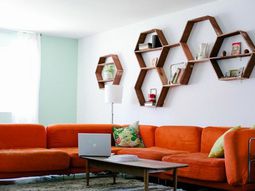 DIY wall shelf honeycomb – creative ideas for your home