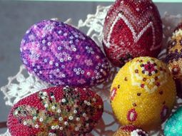 Easter eggs decorated with beads – tinker Osterdeko itself