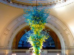 Fantastic decoration of glass – Chihuly glass sculpture installation for your home