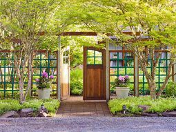 Garden fence – practical and aesthetic applications