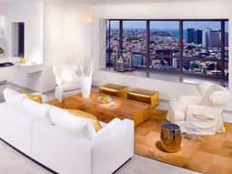 Golden accents: Modern interior with golden luster