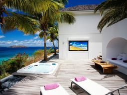 Great home theater set up – for hours watching movies outdoors