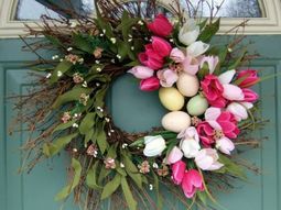 How to make a chic Easter wreath itself