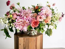 Insert autumn flowers as table decoration or home – great examples