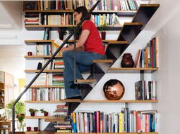 Install the library in the stairwell – practical and interesting idea
