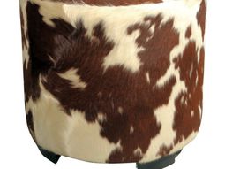 Kuhfellhocker and armchair – Cowhide as extravagant padding