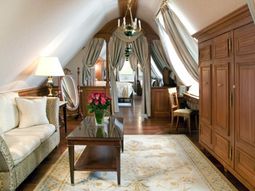 Luxury interior design ideas – exclusive interiors in the castle look