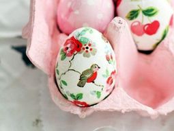 Make Easter eggs with decoupage