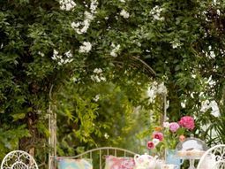 Make outdoor lounge area with a tight budget