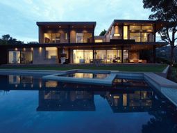 Mandeville Canyon Residence by Griffin Enright Architects
