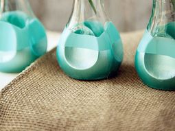 Original DIY vases – perfect for a beautiful bouquet