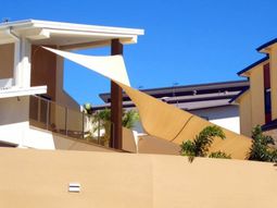 Shade sails ideas for thick shadow in the backyard