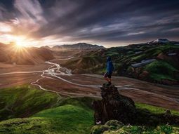 Small people, lost in the majesty of nature
