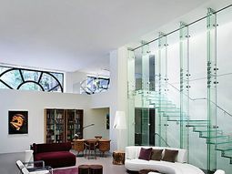 Stairs made of glass for a contemporary appearance