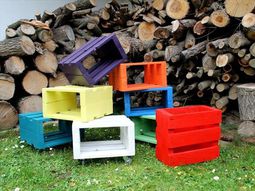 Stool wooden pallets – colors and usefulness