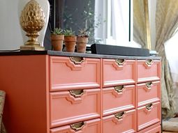 Striking, colorful dressers for Sebermachen