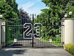 The grand villa of Michael Jordan in Chicago