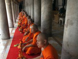 The orange color – meaning, effects and household equipment