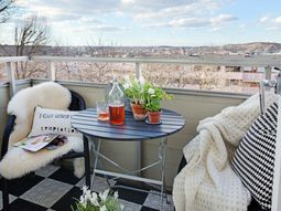 Trendy Apartment in Stockholm – black and white decor and furnishings