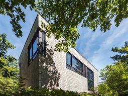 Unique house in Quebec – admirable complexity within a concrete box