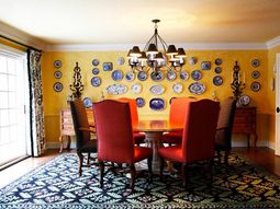 Wall decoration with plates – What makes the dinner plates on the wall?