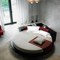 10 Large impressive platform bed – Sweet dreams!