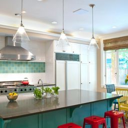 15-color interior design in red, white and blue. It starts!