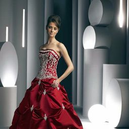 20 trendy red dresses for an unforgettable look