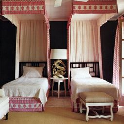 23 stylish and extravagant idea for a canopy bed in the bedroom