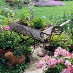 24 cool vintage flower pots in the garden