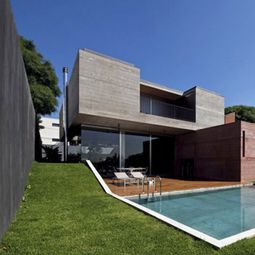 A house in Sao Paolo, Brazil presents volumetric structure