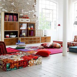 Casual chic living room design: Rustic, cozy furniture