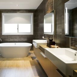Combination of floor tiles and hardwood flooring – seamless transition between rooms