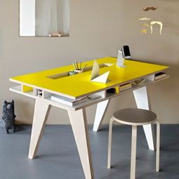 Computer tables, creating a creative working atmosphere