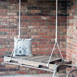 Cool wooden garden swing from pallets