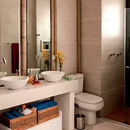 Dark spots on the mirror in the bathroom and how to avoid them