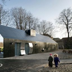 Designer house located with mirrored façade in Copenhagen